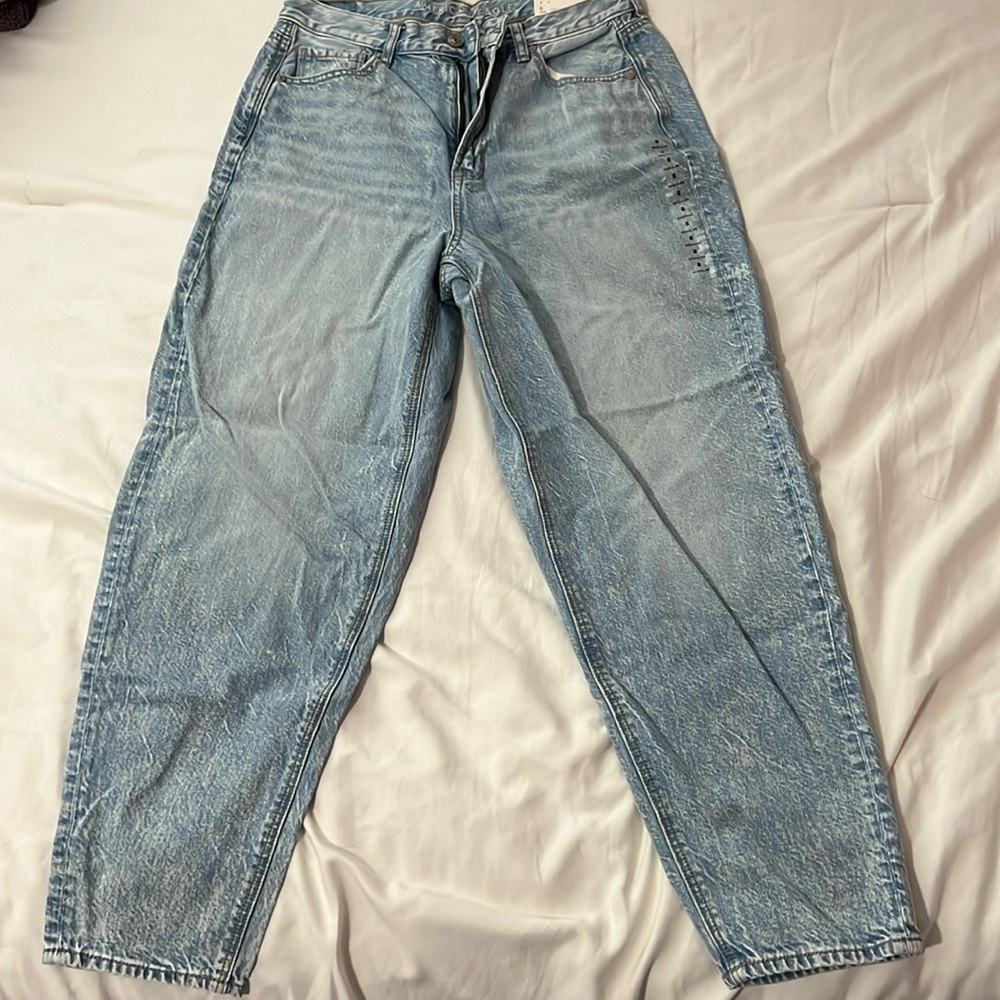 American Eagle relaxed mom jean